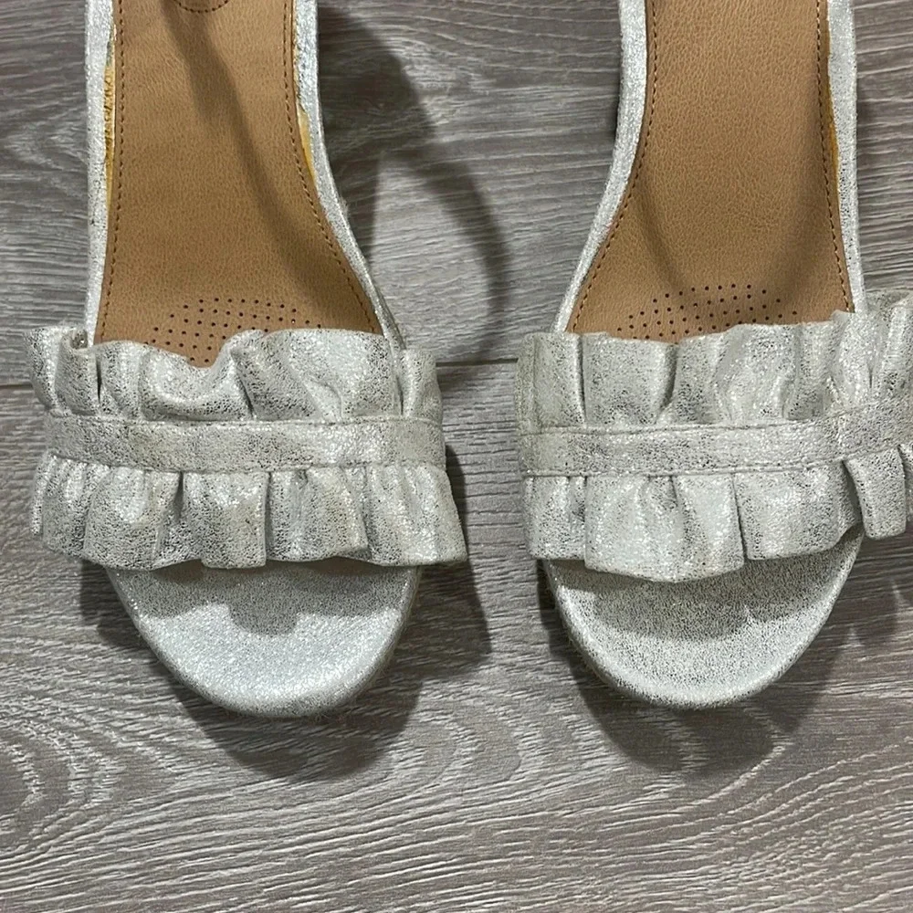 NEW Comfortview Silver Ruffle Wide London Wedge Espadrille Ankle Strap 8WW